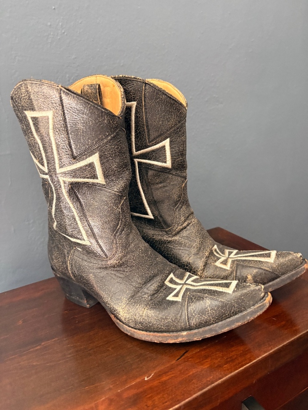 Old Gringo Camelot, Distressed black